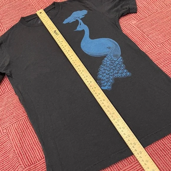 Arbor women’s small peacock graphic blue on gray Short Sleeve T-shirt - Picture 6 of 9